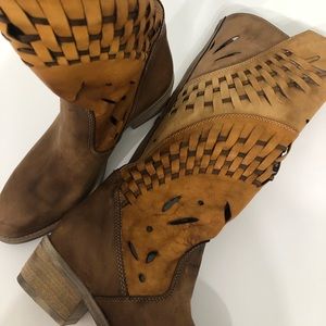 Summit by White Mountain made In Italy NIB 37